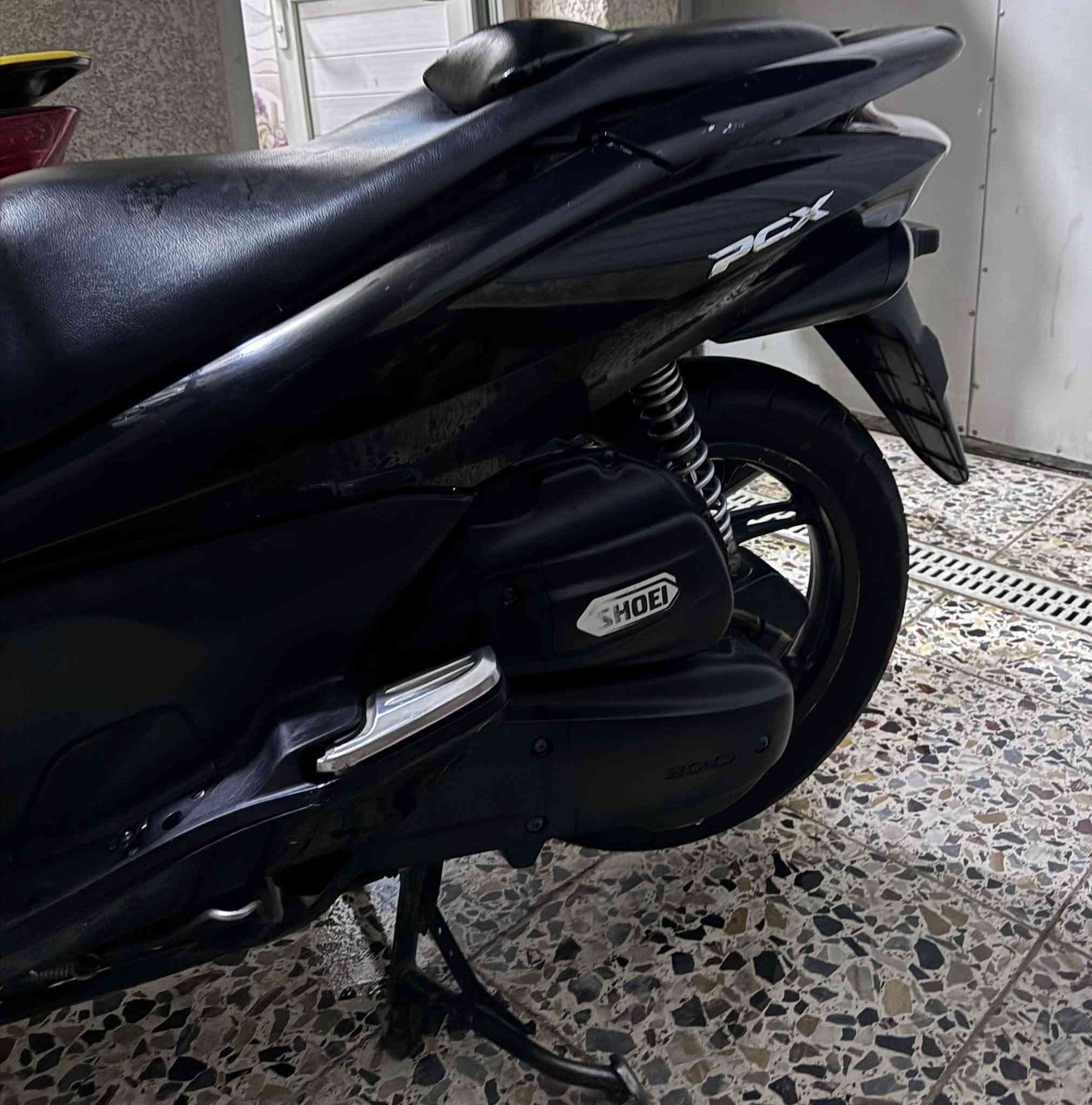 سلام عليكم PCX جيل اول ياباني JF
مكفوله كفر ومكينه بلادي شرط اذا مو تراي 
زيور والمكينه متسمع صوتهة تاخذه بلاش 
ماشيه 29الف ☑️ 
حساس ازدحام ☑️ 
حساس ستان ☑️ 
مكينه 125 ☑️ 
السعر 10 وبيه مجال مكاني الامين الثانيه 
رقمي *********** ماسنجر ممتواجد
