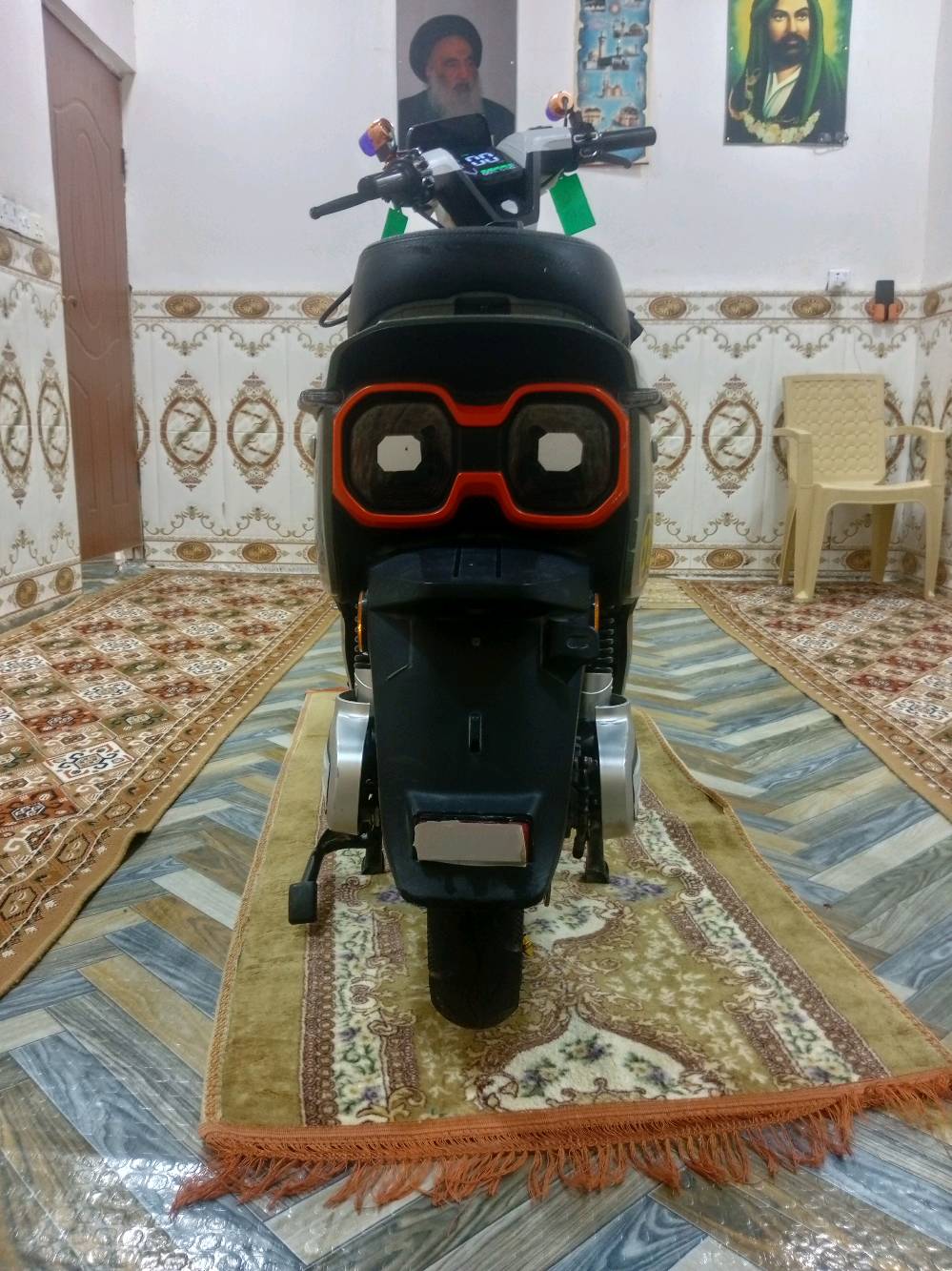 السلام عليكم 
دراجه شحن للبيع /المكان كربلاء حي  العسكري/
الدراجه موديل2024/7✅
مواصفات فوول حجم 10-300✅
نضام 3 سرع عدد البطاريات (6)AH23. 12V  ✅
صندوق خزن كبير  لايت عالي ناصي ✅
السرعه الفعليه 51km تايرات جوبلس✅
ستاند جانبي ✅حجم المحرك 1200Wحقيقي✅
المسافه المكطوعه55km. شاشه ديجتل ذكيه. 
النضام الدراجه اوربي بلكامل صناعه راقيه جدا  ✅
(السعر825)وبيه مجااال بس السوبايه مكسوره شوفه الصور 
الشراي يتفضل خاص ❤🩵
