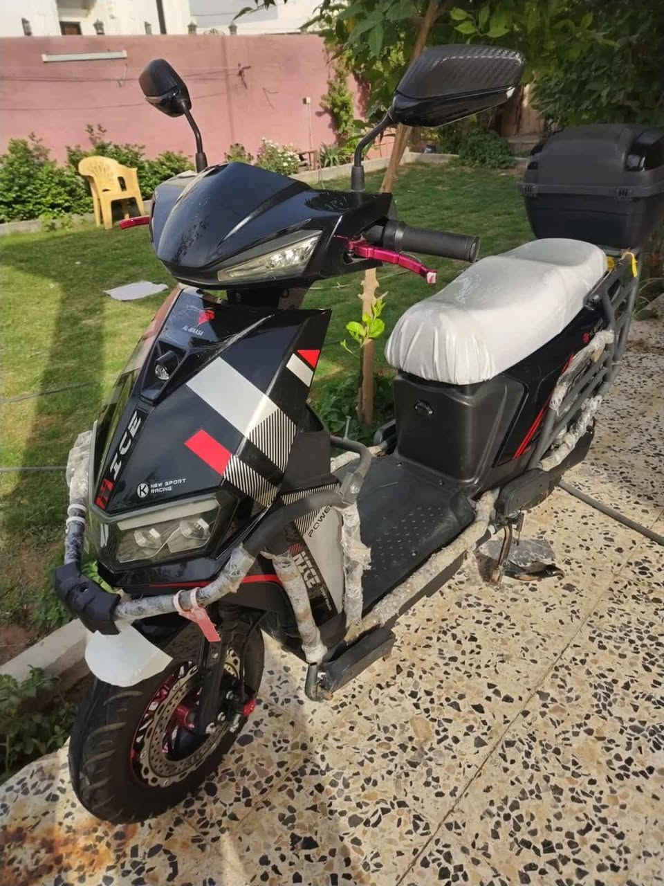 دراجة شحن للبيع الشبح الماسة دراجه نظيفه بعدها جديده بطارياتها زينه وبعد احلى من الصور نظافة 100 بالميه ومداريها بصمات ثنين وياها وشاحنة اصلي وتجي وتشوف وتجيك بنفسك جاهزه من كل شي مكاني الرمادي الجزيرة السعر 600 الف وبي مجال بسيط اتصل وبيك خير وتدلل ***********
