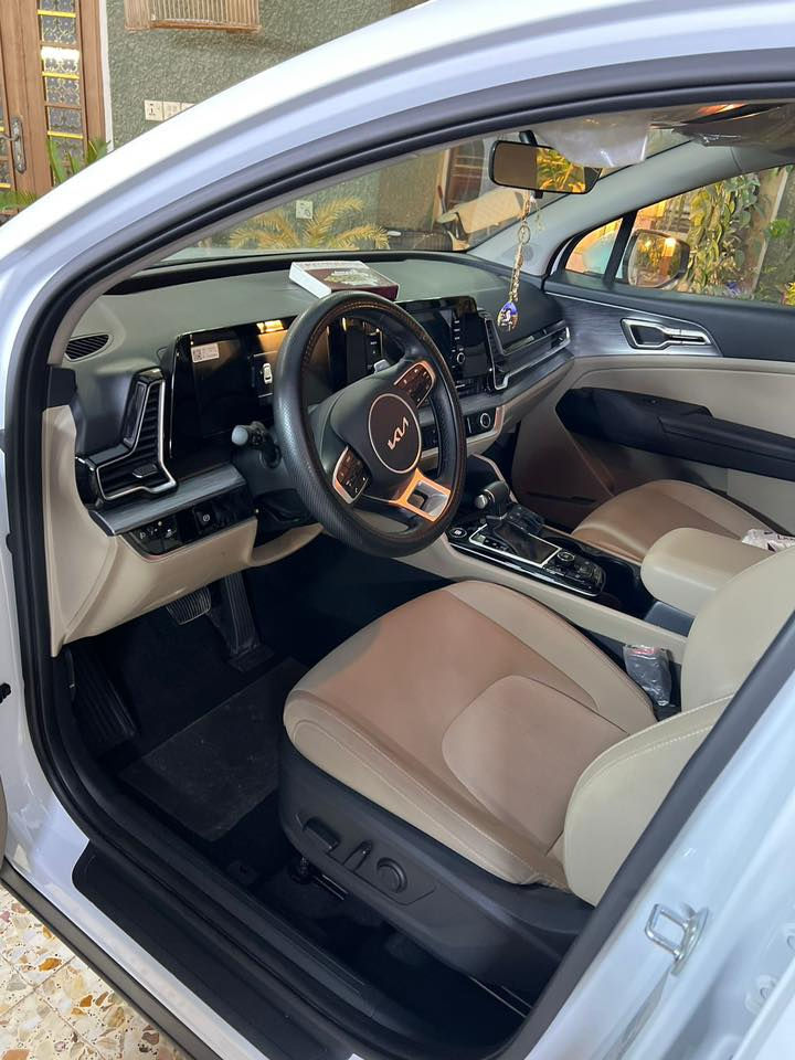 السلام عليكم ورحمة الله وبركاته للبيع للبيع
.........سبورتج 2023 ضمان الدولية...........
..........فول مواصفات عدا البنوراما..........
.........السيارة ماشية قليل12000........
السيارة مال بيت قليل تخرج بالشارع جداً نظيفة
و احلى من الصور جميع المواصفات عدا بنوراما 
كفالة على وضع الشركة كفالة عامة من كلشي عدا 
طخة جداً بسيطة على كد إصبعين ممبينه بعده ممصلحه
بالباب الخلفية بلاسفل و لا مبينه و السيارة محافظين عليه جديدة جداً وكالة رقم بغداد خصوصي و مكان السيارة بغداد 
مواصفاتها.....
محرك 2000
دخول ذكي 
بصمة أبواب 
سايد بريك بصمة 
تشغيل عن بعد
كراسي كهرباء عدد 2
مري جانبية كهرباء 
ويل حجم 19 
تبريد قطعتين
حساسات خلفية امامية
اربع وضعيات قيادة سبورت و نورمال و ايكو و سمارت 
اوتو هولد توقف ذاتي 
مانع انزلاق + انحدار
تدفئة كشنات
تدفئة ستيرن 
شفتات سرعة
شاشة دجتل 
عداد الكتروني
اريل نفيكشن
داخل بيجي 
أشاير بالمري
 إنذار عند الاقتراب
شاحن وايرلس
المصابيح LED
بعد غيرها من مواصفات
للاستفسار اكثر المراسلة على الواتساب 
رقم الهاتف ***********
