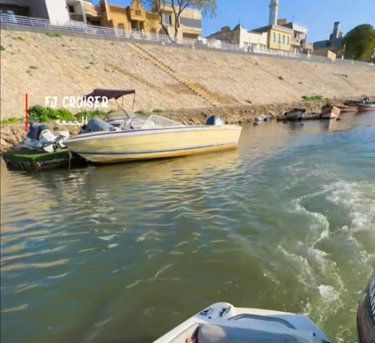 سلام عليكم شباب زوراق سيرا
المكينه يوماها حجم 200 
كامل سستم صوت أناره كلها شغاله 
***********
