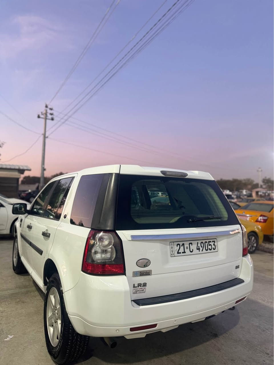 لاندڕۆڤەر 2012 دوو پەڵە بۆیاخی هەیە سەیارەکە نمونەیە چوار تایەی لۆک سەدر و گێڕ و مەکینە و کارەبای و سەوت بەشەرت 
ناونیشان کەلار
*********** كالار, السليمانية
