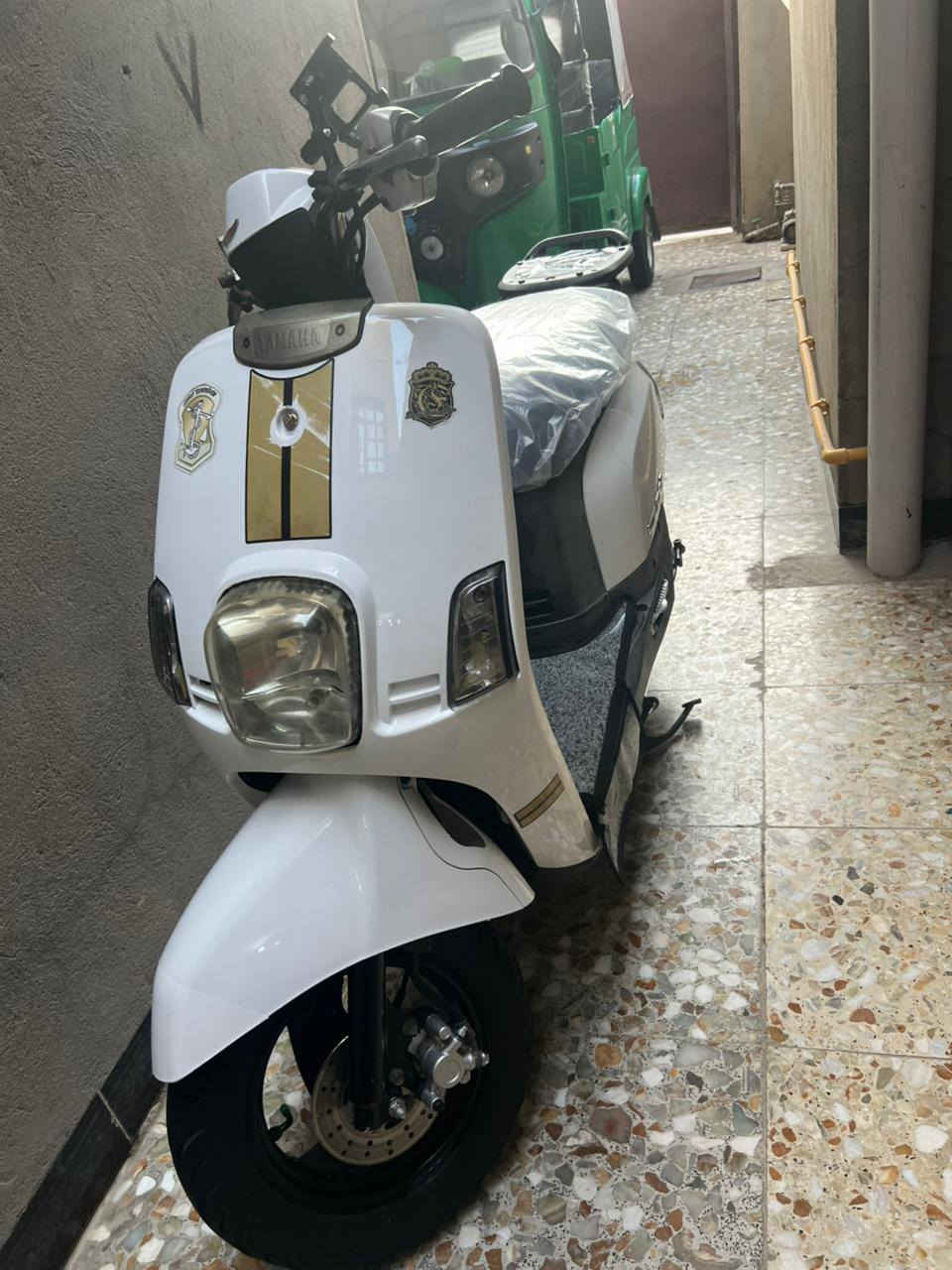 سلام عليكم دراجه بوليس مكفوله من كلشي برغي مامفتوح بيها تجي وتشوف كبال عينك مكينه بلاديي بلاديي مامطخوخه دراجه كامله كهربائيات تايرات بريكات  السعر800 وبيها مجال حك الجيه مكاني البياع***********
