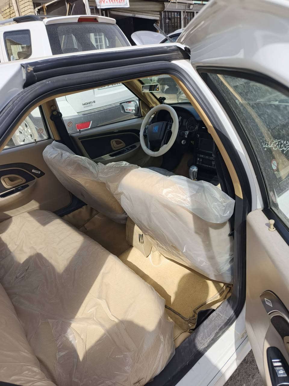 السلام عليكم بيجو بارص موديل ٢٠٢٣  بس بل سنوية مكتوب ٢٢ السيارة  كامل كير محرك مكفولات لا تبخير ولا تنقيص ولا مفتوحة على وضع الشركة كشرهة خير من الله بيهة طخة خفيفة بل باب الخلفي السيارة اربع اويالة دسك محرك الجديد الكشنات كهربائي حساسات شاشة تحكم استيرن  او السيارة حرة ابسمي مو مطلوبة السعر ٨٠ او بيهة مجال مكان السيارة الشعب ‏‪***********‬‏ موجود وتساب
