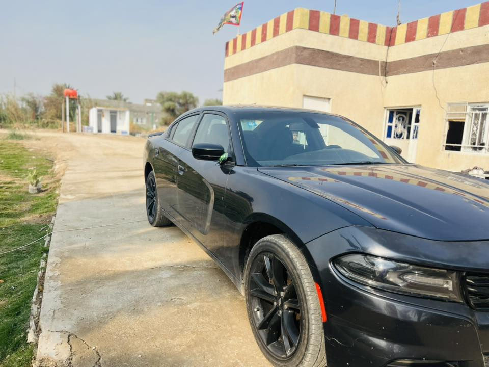 السلام عليكم ورحمة الله وبركاته
جارجر 2018 
ماشيه 73ميل حقيقي 
Sxt معروفه مواصفاته 
رقم بغداد الإنكليزي باسمي 
تو ويل 
تشغيل عن بعد 
شاشه جبيره 
كير ومكينه كفاله بلادي 

ماشيه 62 حقيقي

رقم الشاصي مرفق بالصور 
وفقط حادث امريكا 
سياره جديده مال جناي
***********
