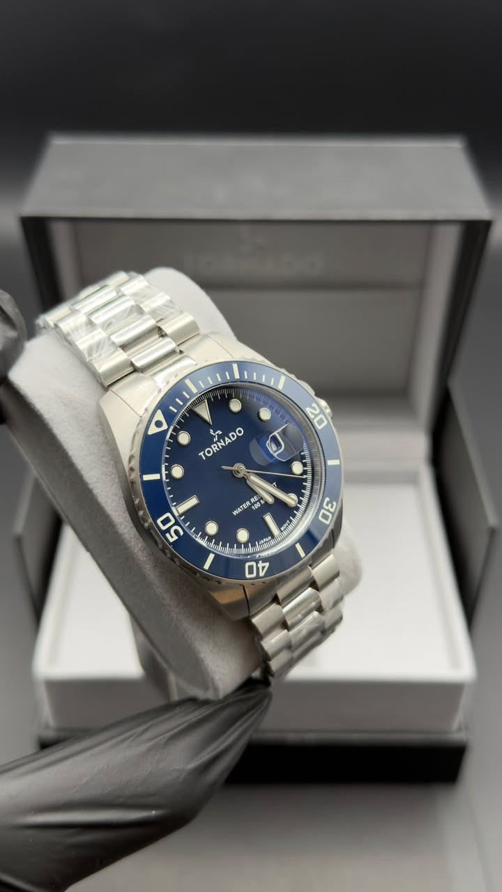 تورنادو ياباني كوارتز ماكنة مايوتا ياباني الساعه اصليه و وكالة و ضمان 3 سنوات مكينة و طلاء و بطارية متوفر هذا الموديل جديد كامل مرفقات و متوفره باقي الموديلات و يجود حسب طلب الموديل 
السعر السابق 300 الف دينار
السعر الحالي 150 الف دينار فقط
علماً تنباع بالمحلات بسعر لا يقل عن 350 الف
للحجز و الاستفسار واتساب ***********
