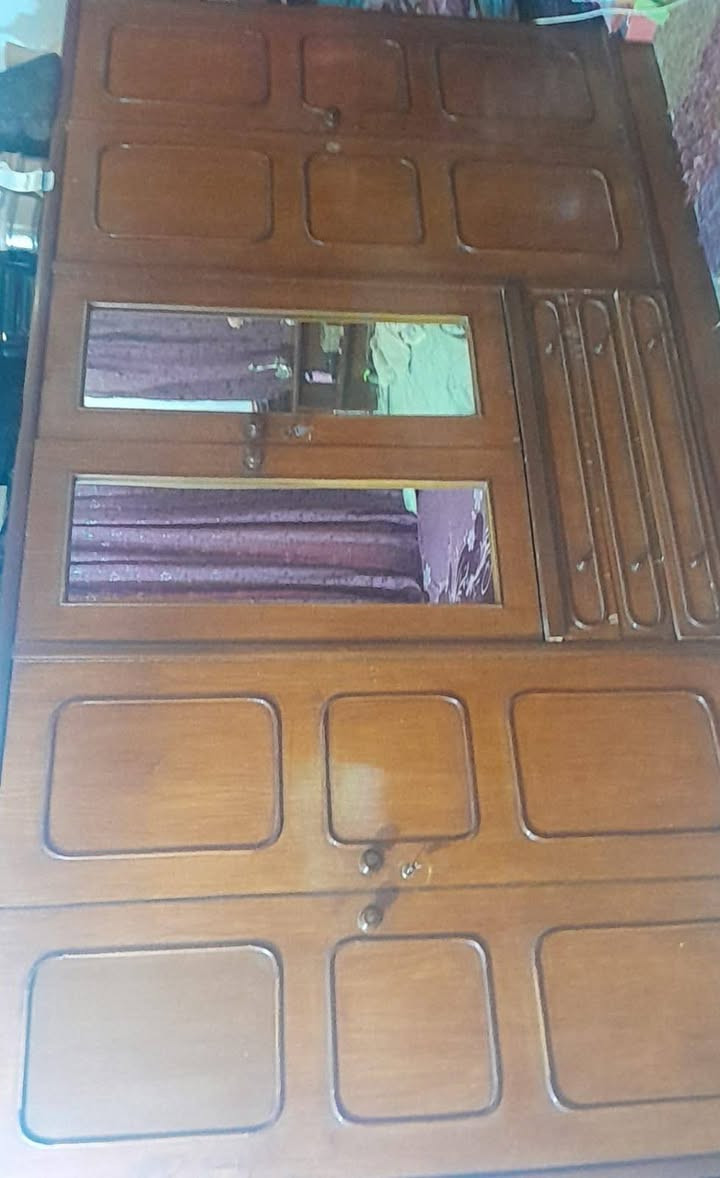 الغرفة بـ550
والكاونتر الكاونتر ب250 حطاطه تكمه 
الكاونتر مترين ونص 
والسنك متر ونص 
والمحلق على طول الكاونتر والسنك 
المكان هيت


**إذا كنت صاحب هذا الإعلان وتريد حذفه لأي سبب، رجاءا أرسل رسالة إلى الدعم الفني**