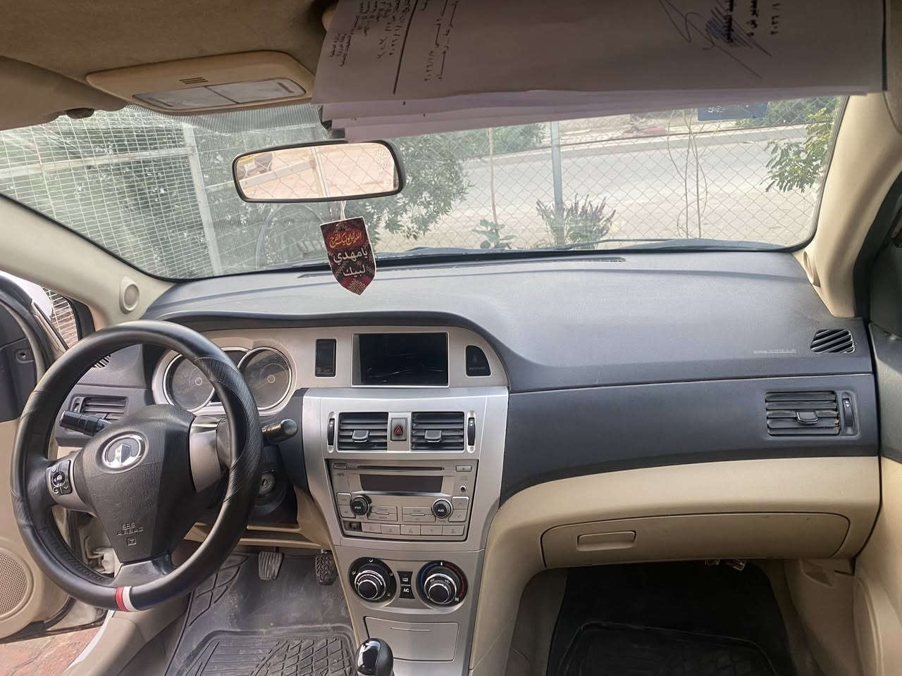 سلام عليكم من رخصه مدير الكروب فولكس للبيع موديل 2011 بغداد باسمي السياره بلاديه فقط بيها تلگيطات مال خياس التبريد شغال ثلج تخم تاير السعر 46 العنوان الحبيبيه قرب الشقق ***********
