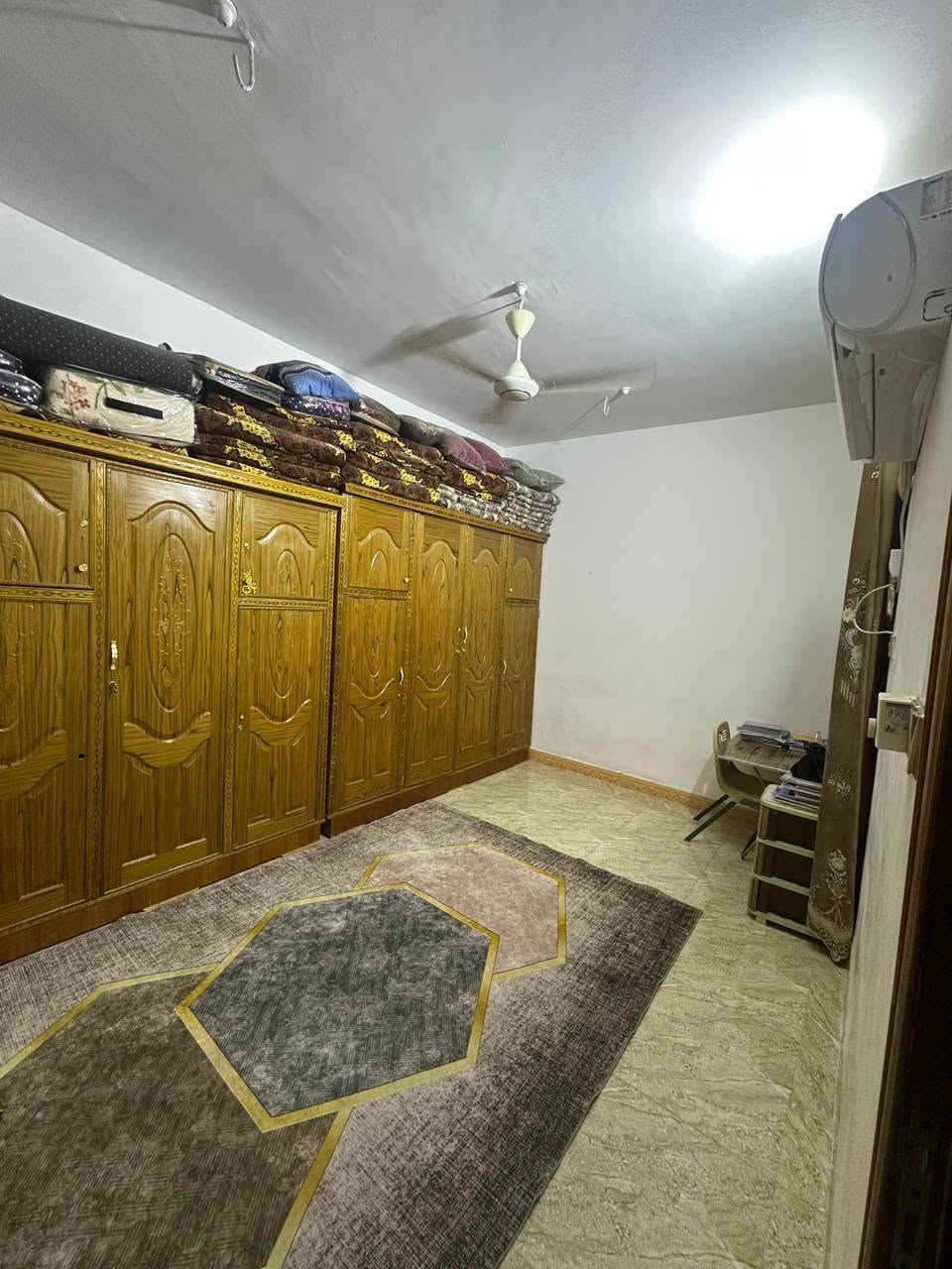 بيت مساحة ١٠٠ م نظيف طابو صرف واجهه   5 في  20  قرب مرقد الحر الفرع المقابل البلدية القديمه حاليآ مجمع الدره الطبي للاستفسار الاتصال على رقم ***********. أو المراسلة على الواتساب نفس الرقم .
