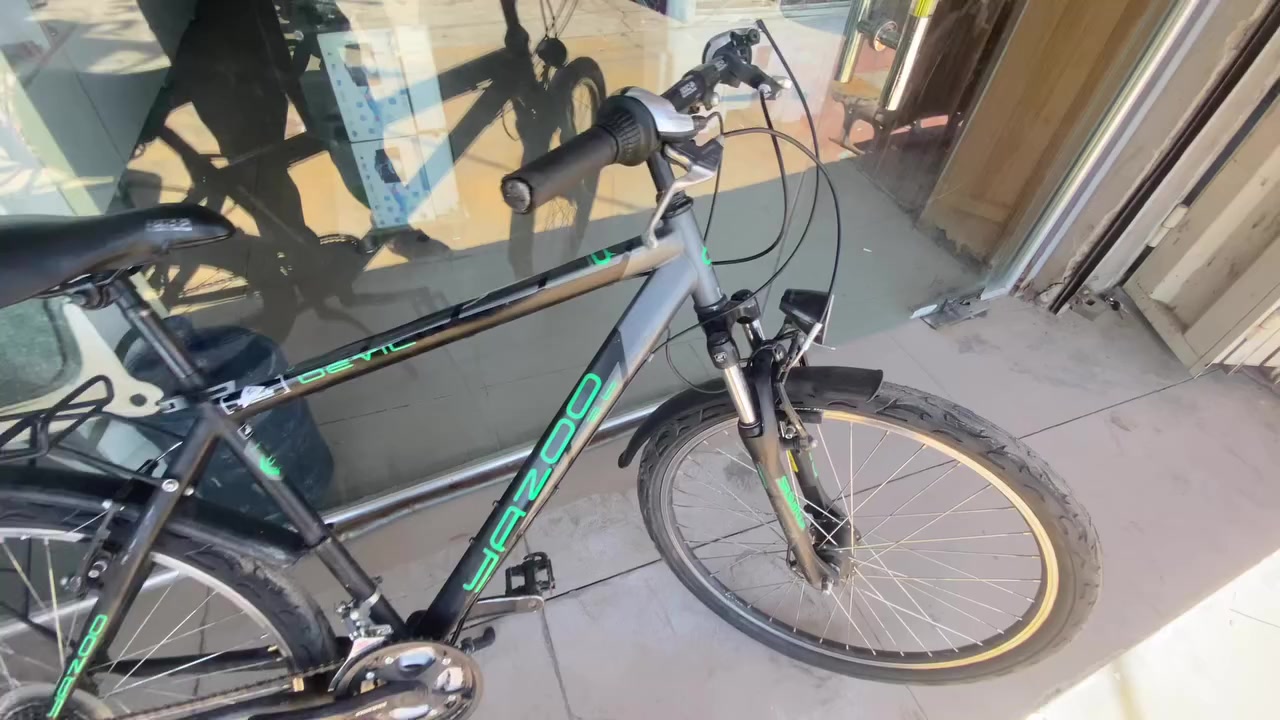 بايسكل ياباني نضيف ماخذة 200 اريدة 100 ابو الحساس لايت وبك لايت وزنة خفيف تايرات جدد سبورت بغداد بلديات ***********
