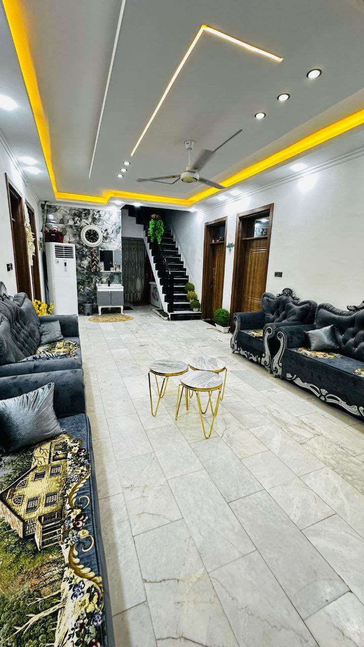 دار_للبيع 🏠
__
⭕️العنوان: اسكان شارع ملعب سفير الخماسي خلف مدرسة بيان الحق ابتدائيه ⭕️

⭕️يقع الدار على شارع 20m⭕️

⚪️طابو صرف 

  ⭕️مساحة الدار: 255m واجهه 12.5⭕️

▪️للاستفسار اكثر الاتصال على رقم صاحب الدار

***********
***********📱

♦️الدار يحتوي على:
____
⭕️غرف نوم عدد 2
⭕️صالة عدد 2 
⭕️مطبخ 
⭕️مجمع صحيات2
⭕️استقبال 
⭕️كراج

⚜️إليكم تفاصيل الدار:
___

⚪️بناء طابوق  9 انج  
⚪️الارضية مرمر تركي 
⚪️منضومة كاميرات مراقبة
⚪️الابواب تركي 
⚪️جبس بورد  + سحبات 
⚪️ديكورات بديل الخشب  
⚪️الدار مجهز  خط مولد 
⚪️ماطور ماء + خزان ماء + سخان+  مغاسل

▪️للاستفسار اكثر الاتصال على صاحب الدار

📱*********** ديوانية, القادسية
