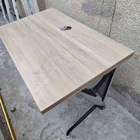 ميز مكتبي للبيع 25 نهايته مستعجل تواصل خاص او واتساب 07740236816