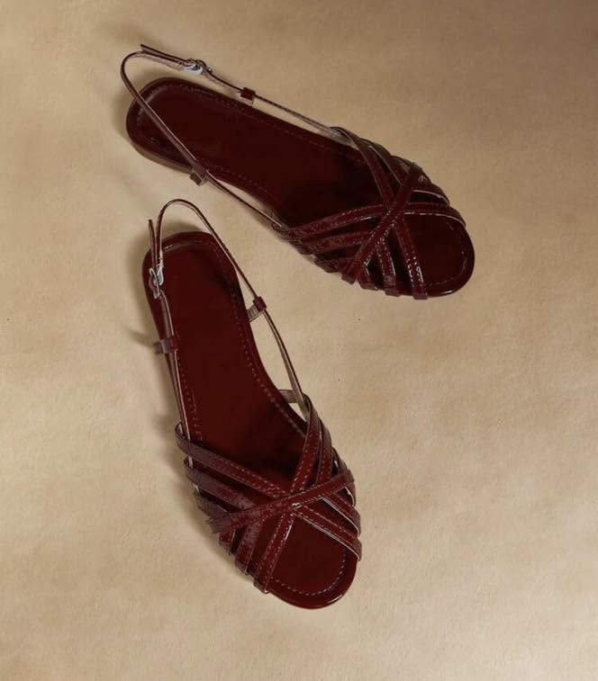 ✨ كل خطوة… تحكي عن ذوقك.
* 👡 الموديل اللي راح تعشقينه من أول لبسة..
* ✨ اختاري أناقتك ويانا

مقاس35—43
للحجز راسلونا


**إذا كنت صاحب هذا الإعلان وتريد حذفه لأي سبب، رجاءا أرسل رسالة إلى الدعم الفني**