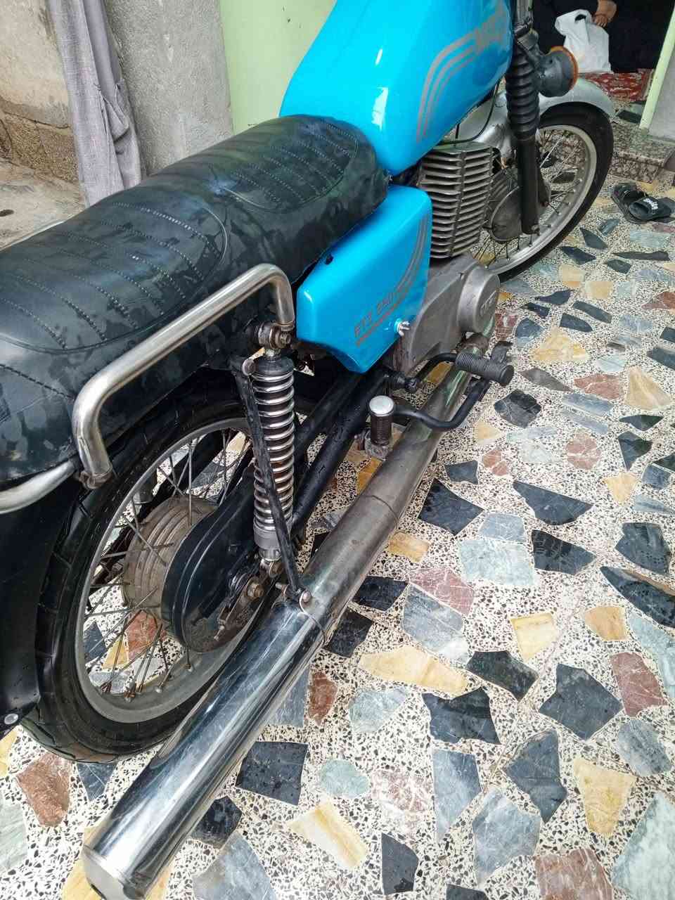 سلام عليكم  شباب دراجه MZ
82 البيع بدون/ سايس 4  بيه لحيم بل خشم وجوه الكشن 
نقص بس ترتيب كهربائيات 
مكاني بغداد 
***********
