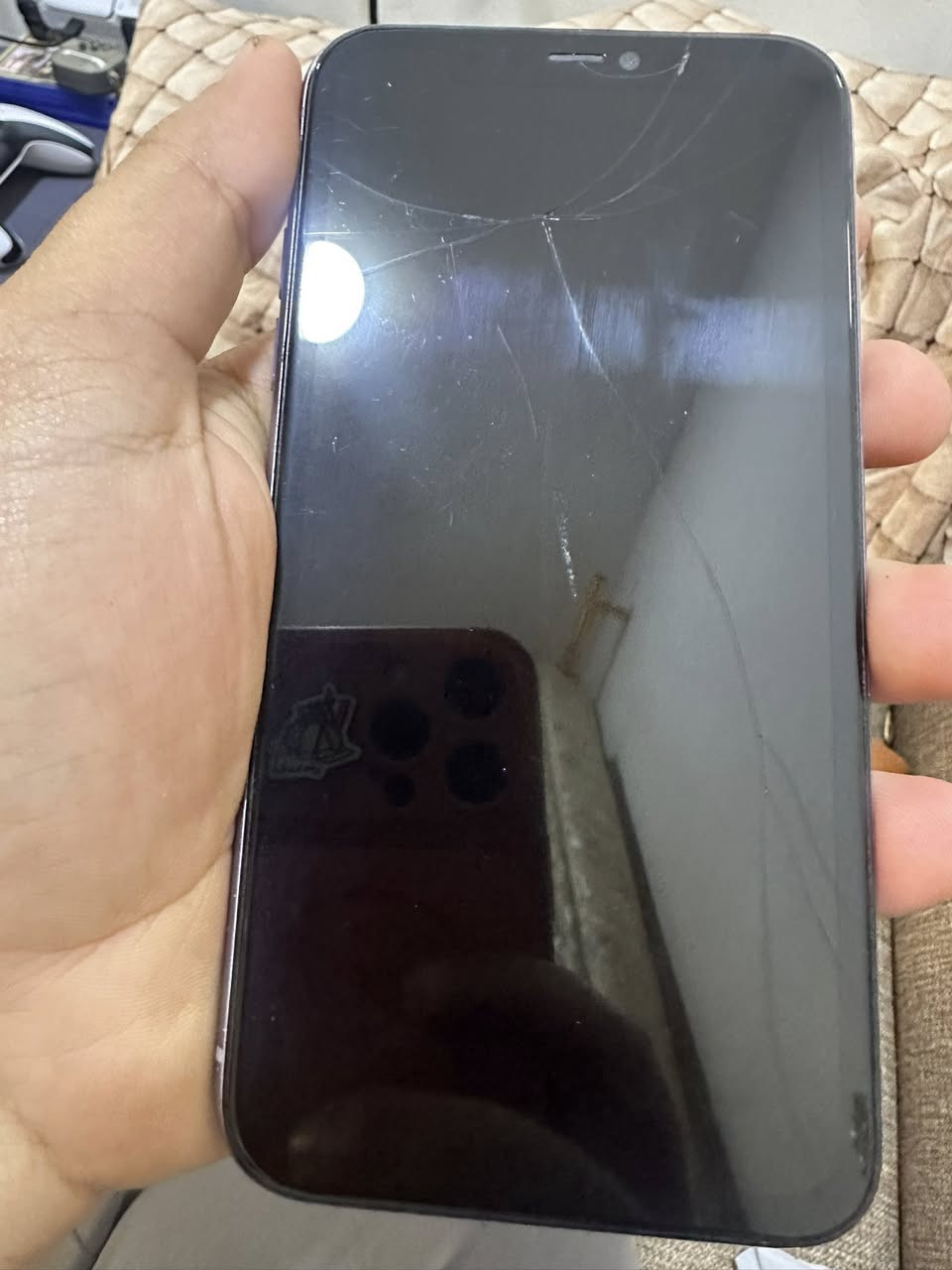 سلام عليكم ورحمة الله وبركاته جهاز آيفون ١١عادي ذاكره ١٢٨جهاز نضيف مبدل بي شاشه ومع العلم شاشه هم مكسوره بس معليه بل لمس لمس مالته كلش حلو وهاي مالته التعلي وتنصي عاطله ومبدل بطاريه عاديه بس الصرف مالته طبيعي مايصرف واستفسار الاتصال على الرقم *********** مكان بغداد سعر ١٧٥ وبي مجال
