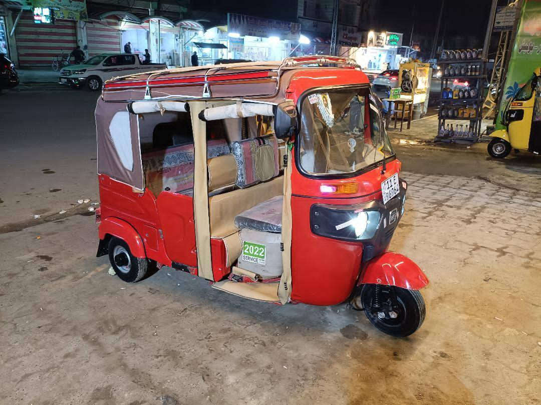 السلام عليكم تكاتك رقم بغداد دولي للبيع موديل 22 مكان ديالى بعقوبة ***********
