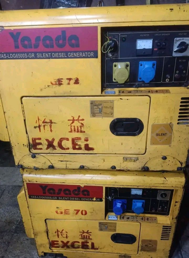 مولد 10 كيلو 
 و6 كيلو ونص جاز كاتم صوت عليه محرك 14 حصان ياباني


**إذا كنت صاحب هذا الإعلان وتريد حذفه لأي سبب، رجاءا أرسل رسالة إلى الدعم الفني**