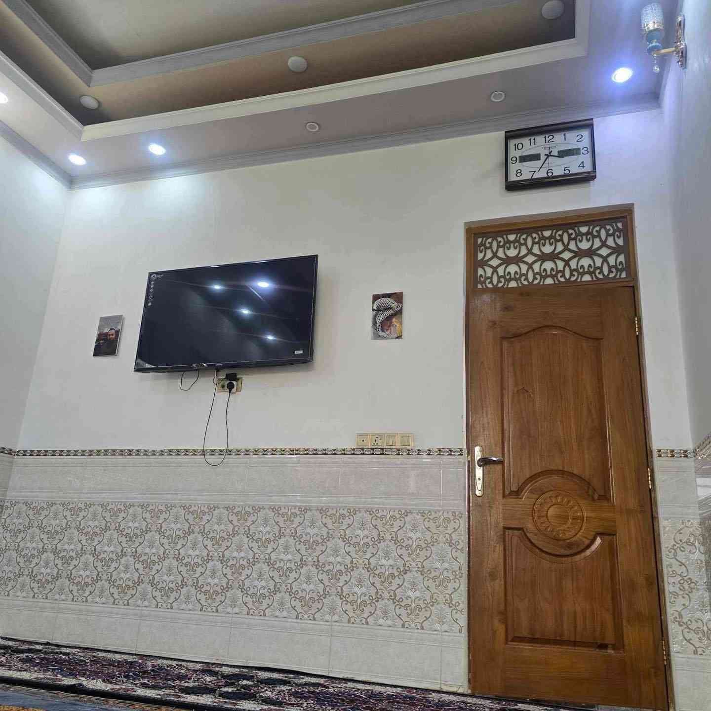 #اعلان🎺🎺 #اعلان 🎺🎺
 دار طابقين بناء حديث
يحتوي الطابق الاول 
غرفتين 
هول 
استقبال
مطبخ 
صحيت داخليه وخارجيه
الطابق الثاني 
غرفتين 
هول  
صحيات
البيت بالكامل جبسن بورد 
حتى الصحيات جبسا بورد
الموقع خلف الشقق السكنيه مقابل السيد محمد (الغواضر)
للاستفسار الاتصال على الرقم التالي 

***********
