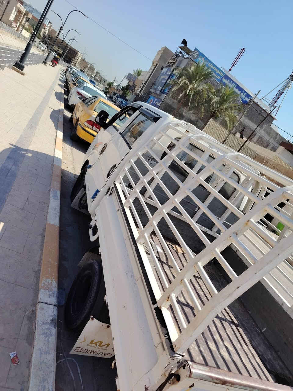 السلام عليكم كيه حمل دبل قماره 2006 مفتوح مكينه 2700 كير ومكينه واكسل مكفول السياره مكفوله من الضربه القويه بيه بس بارد خفيف بل بنيد وتكحيل مكفوله من الضربه القويه والصبغ سنويه ل 30 دوشمه جديده حداديه جديده السياره حلوه مال بيت رقم نجف مداور ثاني يوم  السعر 83 رقم *********** عنوان السياره حله مركز المدينه
