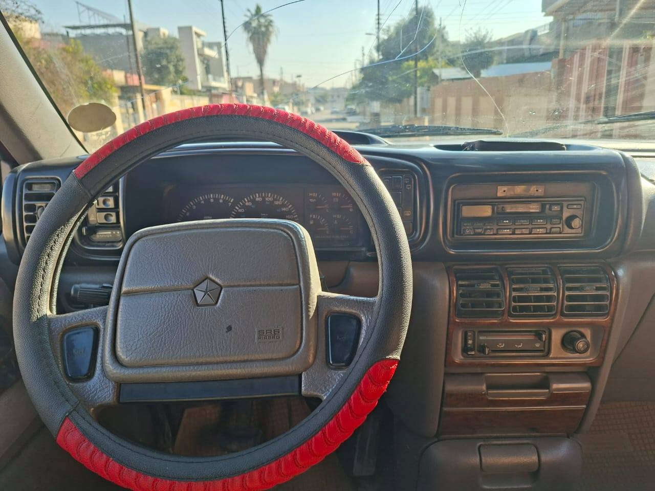 السلام عليكم كلايزر للبيع موديل 94 نظيفة حيل داخل معمر جديد قبل اسبوع محرك دوج اصلي كير عادي سنوية خضرة باسم صاحبها مخصص رقم الجامات والمرايات جانبية والصندوق كهرب الدشبول نفخ مكان السيارة الموصل  سيارة نظيفة حيل للتواصل الاتصال ***********
