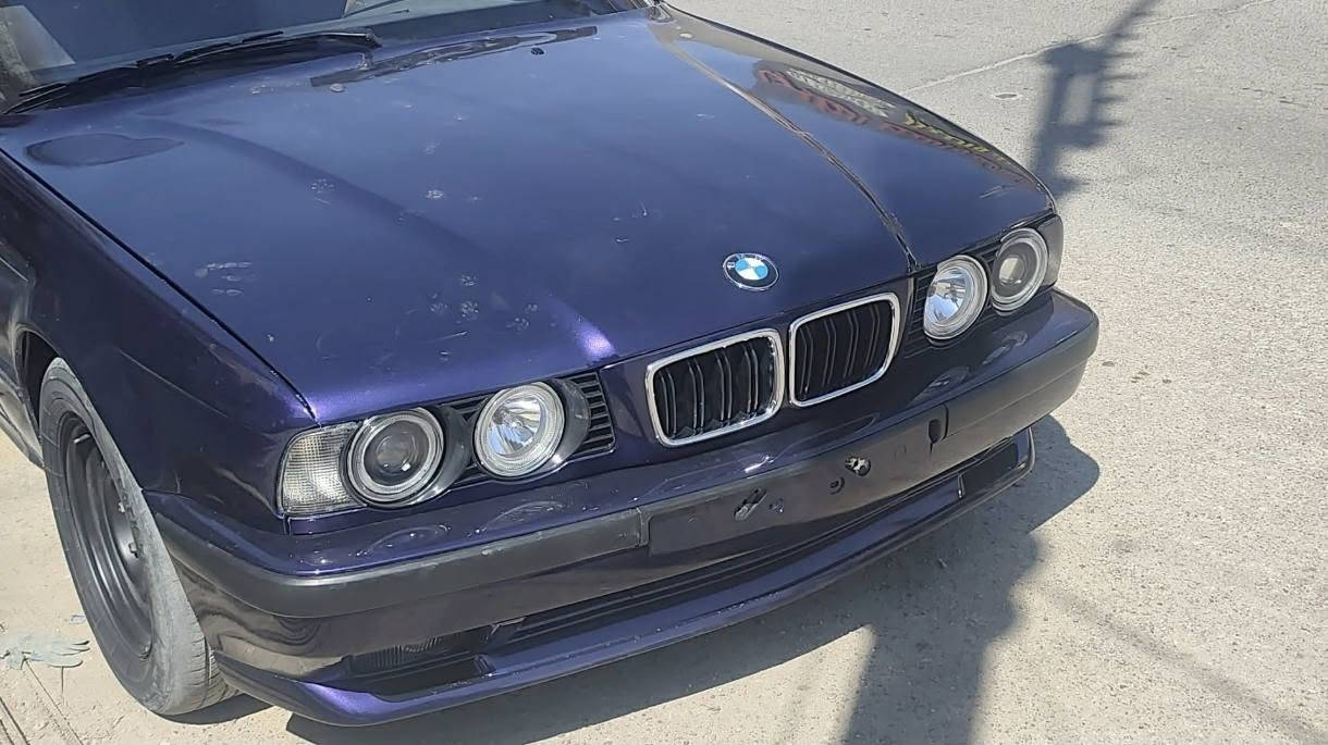 للبيع BMW موديل ١٩٩٠ مال مزاد أوراقها جاهزة باقية ع الترقيم حجم ٥٢٥ مكينة مفتوح سيارة كلش جديدة صبغ عام جماليا 
ويل m  بي تخم تأثير جديد
 حدادية جديدة 
غرفة جديدة جلد لون اسود 
دعاميات m 
تبريد ثلج 
نقص برغي مبيهة 
السعر ع الخاص *********** وتساب
