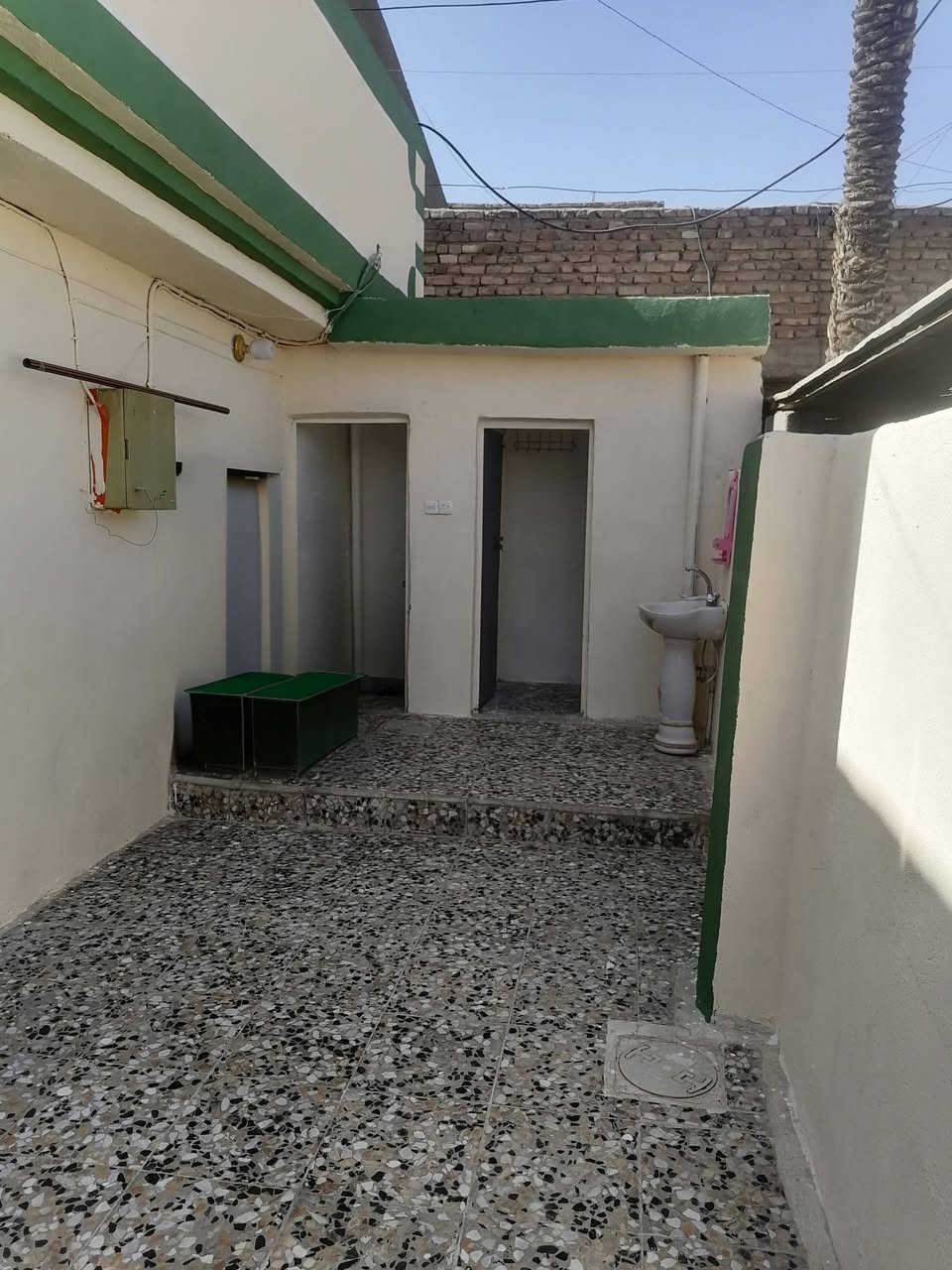 السلام عليكم
دار للبيع مساحة ١٥٠ متر سند ٢٥ زراعي، البيت جاهز مجاري كهرباء تبليط، ٣ غرف نوم واستقبال وصالة وصحيات خارجية وحمام داخلي، العنوان ابو عظام قرية سيد جاسم اول شارع بيت تمر مجاور السادة الصرخة للاستفسار الاتصال على *********** وتساب
