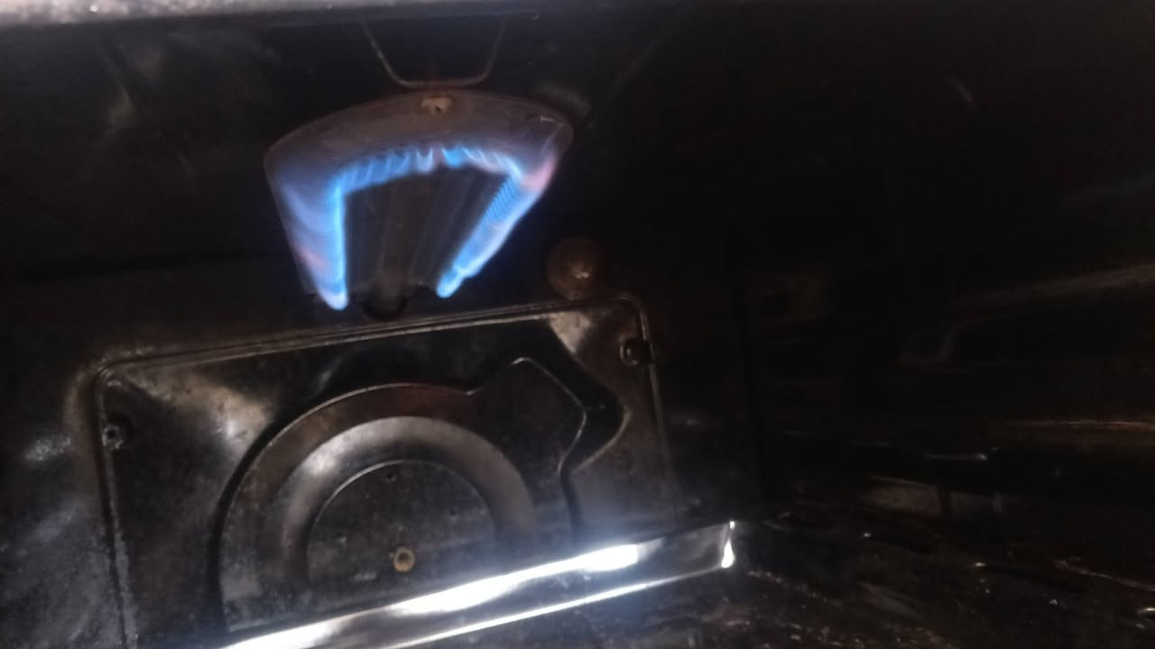 طباخ للبيع شرط الشغل السعر 60 وبي مجال المكان حي العروبة اتصال على رقم ***********
