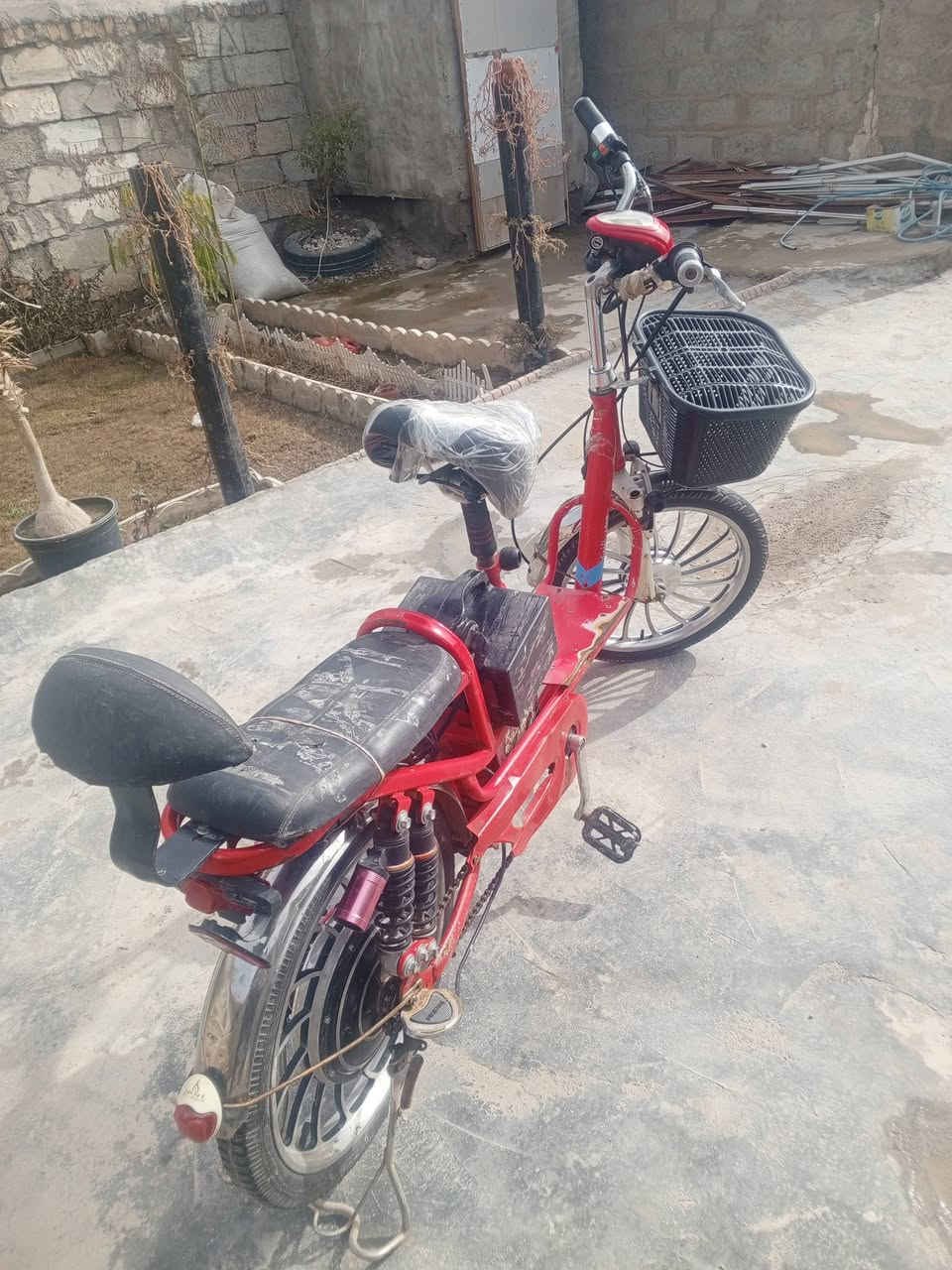 السلام عليكم  بايسكل شحن للبيع يحتاجلة بطاريات السعر 75 وبي مجال الرقم  ***********
