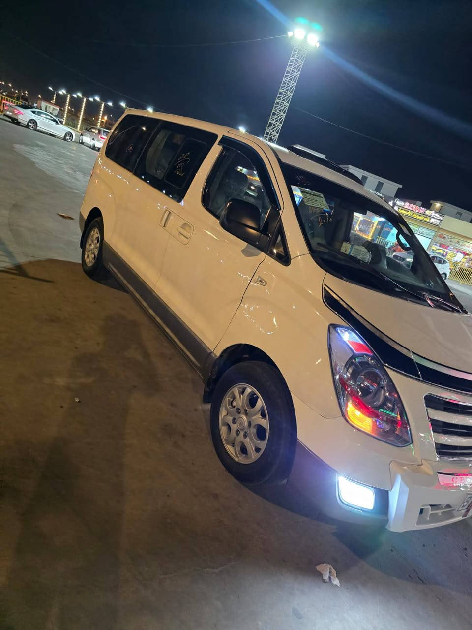 سلام عليكم ستاركس 2016مفتوح محور مسكر اوتماتيك سياره كفاله عامه ماعده شبر بارد بلصندوق تبريد حداده تخم تاير جاهزه من كلشي سعر ١٩٥ ***********بصره ابو الخصيب مهيجران
