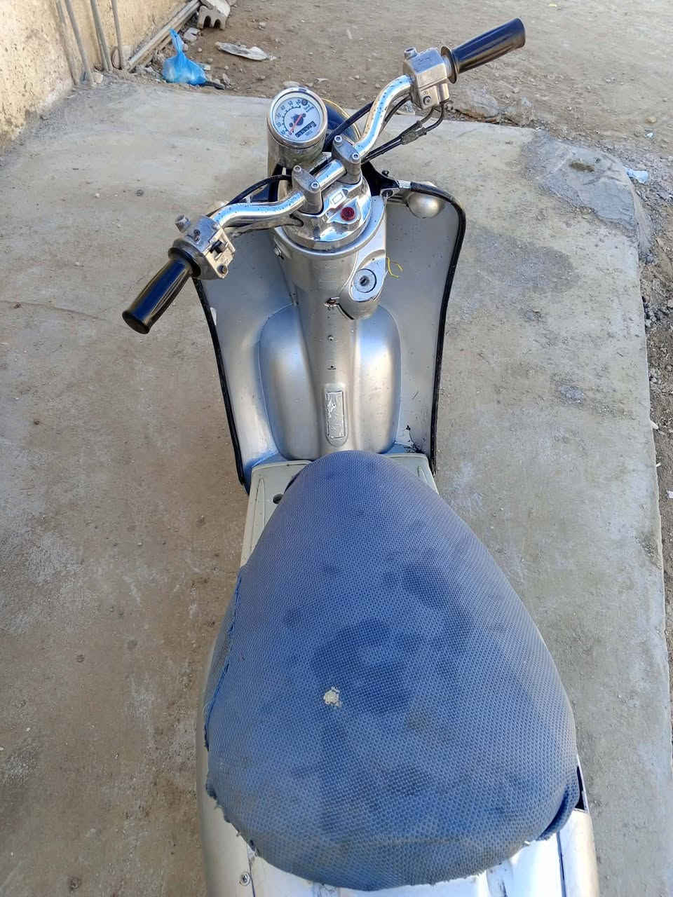 السلام عليكم كلاسك اللبيع نضيفه مكينه ناعمه كهربائيات كامله ***********
