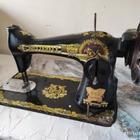 مكينة فراشة أصلية من القديمات للبيع بسعر ( ٦٥ ) ألف وياها الميز الموقع...