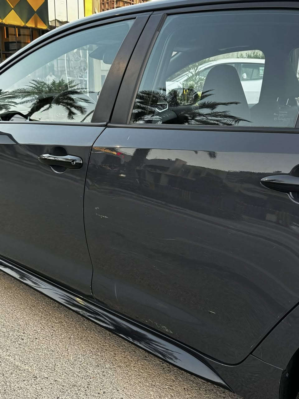 كورولا موديل 2024
لون اسمنتي SE
فول مواصفات
بصمة
رادار
3انضمة قياده
وارد امريكي 
حادث جاملغ وباب السايق بدون ايرباك
السياره ماشية 7500ميل
مكان السياره اليرموك
رقم صاحب السياره ***********
