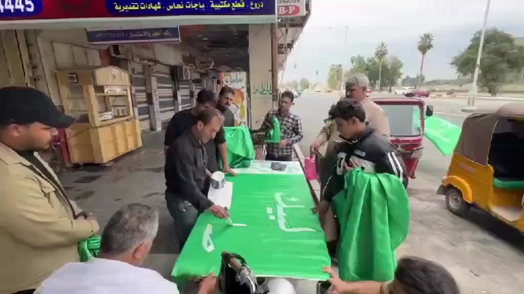 بعد تغريدة سماحة السيد القائد مقتدى الصدر.. ودعوتة للشعب العراقي الى رفع رأيات خضراء مكتوب فيها ( لبيك صاحب الأمر ) شاهد نفير عمارة الدين اهالي ميسان يتزاحمون من اجل شراء الراية لرفعها على كل البيوت و الأفرع و الازقة و الشوارع و السيارات.. 

#مقتدى_الصدر 
#ميسان 
#شارك_المنشور


**إذا كنت صاحب هذا الإعلان وتريد حذفه لأي سبب، رجاءا أرسل رسالة إلى الدعم الفني**