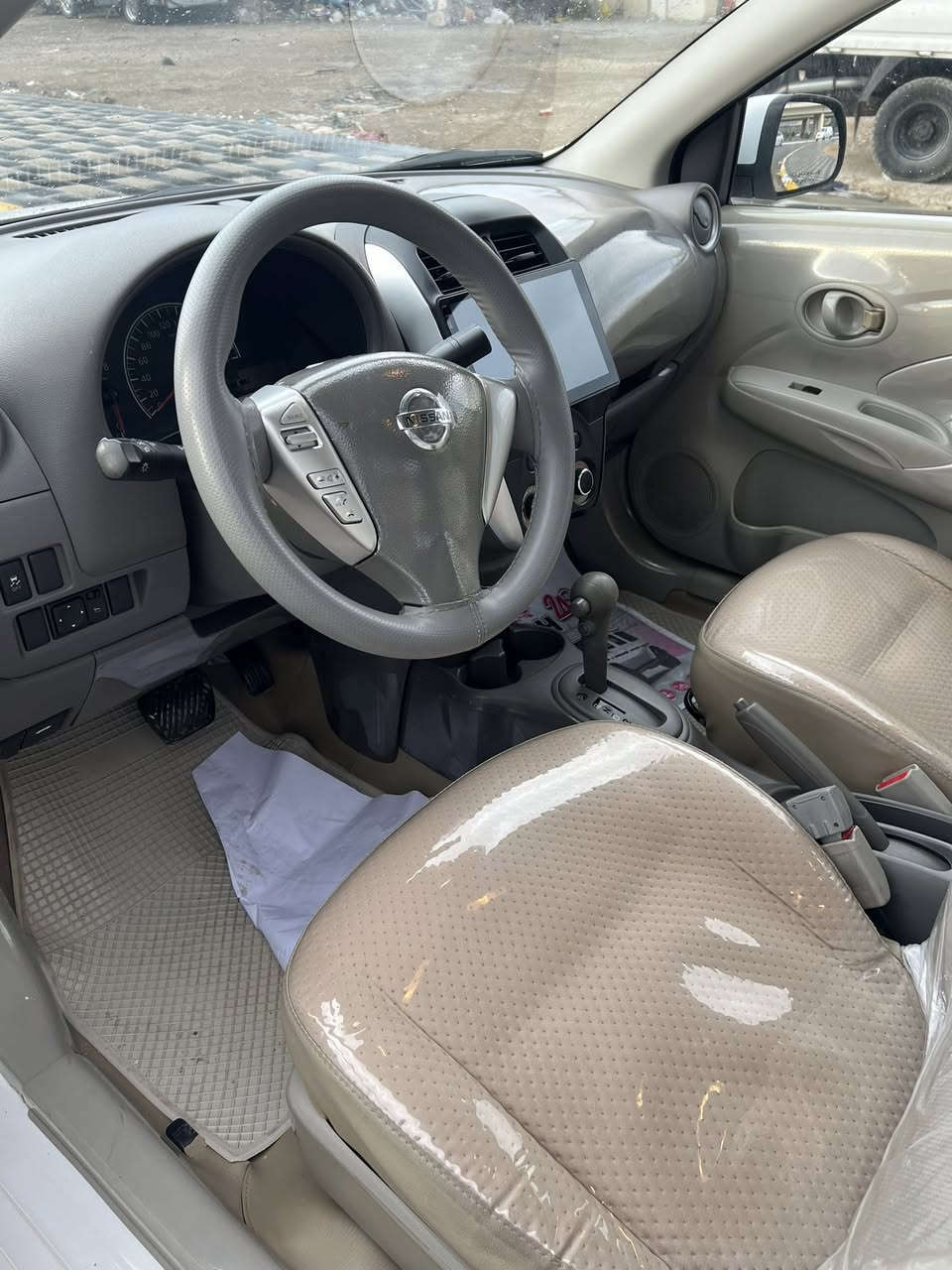 السلام عليكم نيسان سني 2020 هندي ام البليته الزركة ماشيه 42٫000
مكفوله كفاله عامه من الصبغ والتبديل والضربه كير محرك سياره بعده ع وضع الشركة عده بارد بسيط بلجاملغ الخلفي والباب بسيط كلش مايبين ورصعات بسيطه سياره جديده بمعنى الكلمه حداديه جديده تخم تاير اصلي جديد دوشمه كامله عنوان بغداد البلديات سعر 109 وبيه مجال هـ***********
