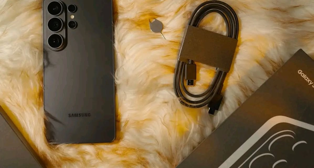 Samsung Galaxy S26 Ultra
الجهاز الاقوى من شركة samsung

التخزين : وأحد تيرآ 
الكاميرا: خلفية رباعية 200+50+50+10 م.ب. / امامية 12.
الشاشة: 6.9 بوصة بدقة 1440x3120 
البطارية: 5000 مللي أمبير 
 لاستفسار بالأرقام التالية . . .
***********
***********
