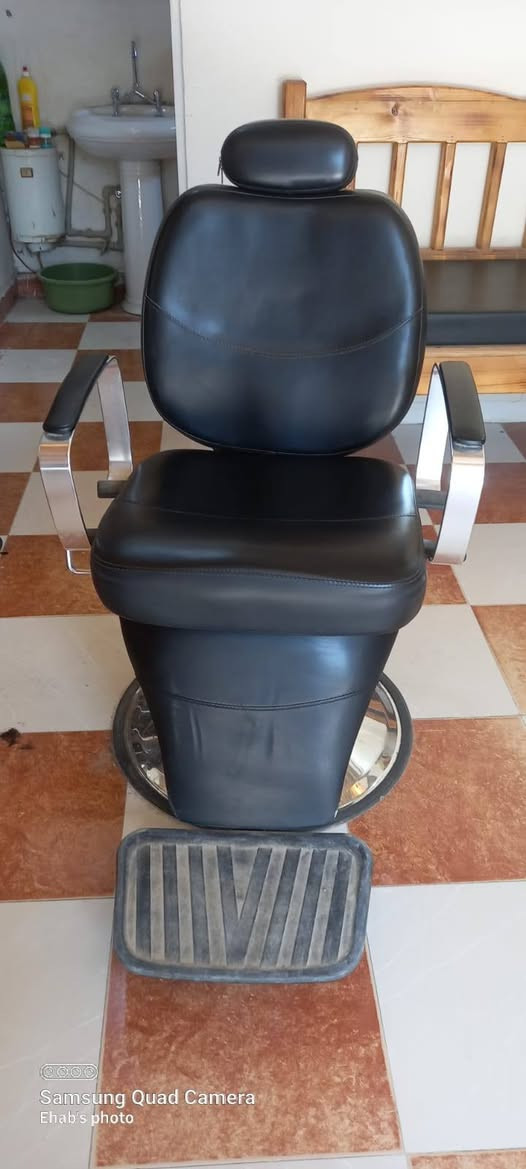 السلام عليكم ورحمة الله وبركاته
كراسي حلاقه+مرايه عدد ٢
+رفوف أدوات حلاقه + جرارات
للبيع للاستفسار الاتصال على الرقم التالي
***********
