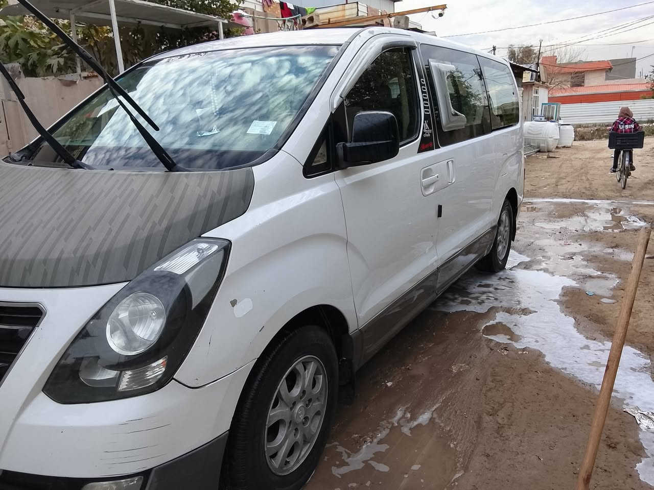 السلام عليكم
أعادت نشر بسبب الوعود الكاذبة 
متاح ستاركس 2012
مكفوله من الضربه بيها صبغ اثر تكشير 
السعر 140 وبيها مجال 
الهاتف *********** ابو صادق ***********
مكان السيارة بغداد
