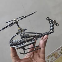 مجسم يدوي • مروحية • خردة معدنية