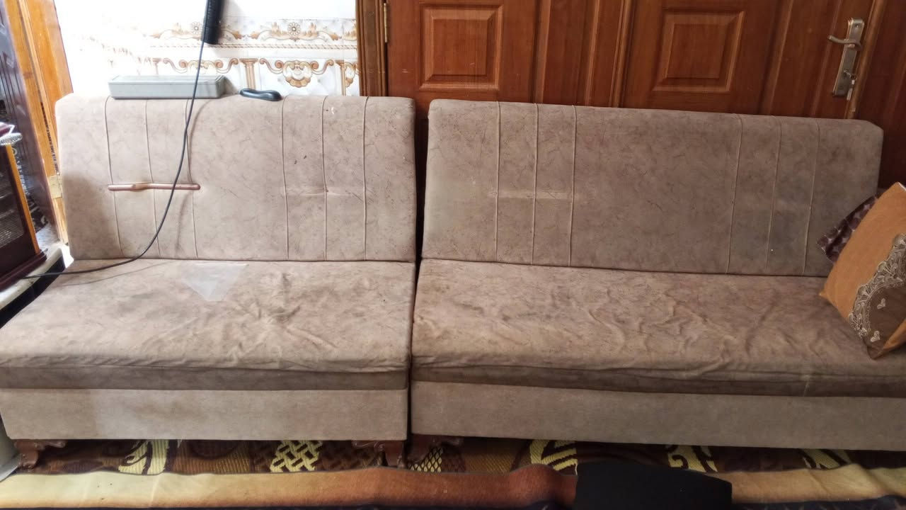 ديوان للبيع 7 متر يحتاجله ترتيب بي كم رجل مكسوره السعر 200 وبي مجال وكذالك مرجوعه ايضا للبيع السعر 200 وبيه مجال حله شارع 80 الرقم ***********
