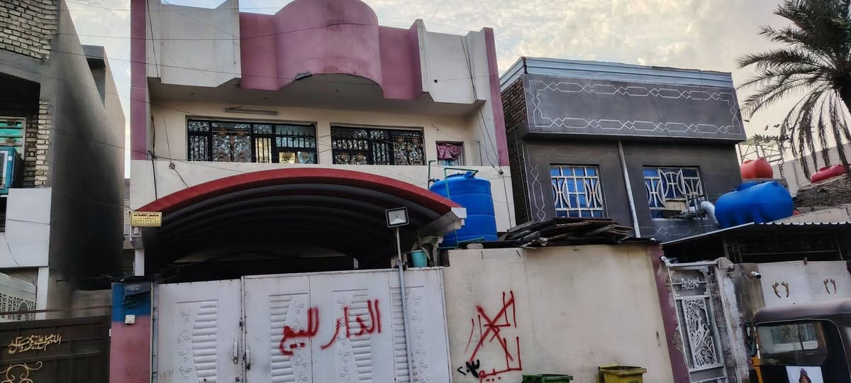 بيت  ملك طابو
الحبيبيه خلف مطعم
وليد ابو الكص
المساحه 144م
مع كراج ضخم ٥٠ متر 

مسقف تسقيف راقي
الطابق الأول

صحيات خارجيه وداخليه
استقبال ومطبخ وحولي ودرج دوار للطابق الاعلى
وغرفة نوم وتركين

الطابق الثاني
اربع غرف نوم
مع مطبخ وحمام علوي
البيت  تريده مع اثاثه
او بدون  اثاث

***********
متواجد واتس اب
