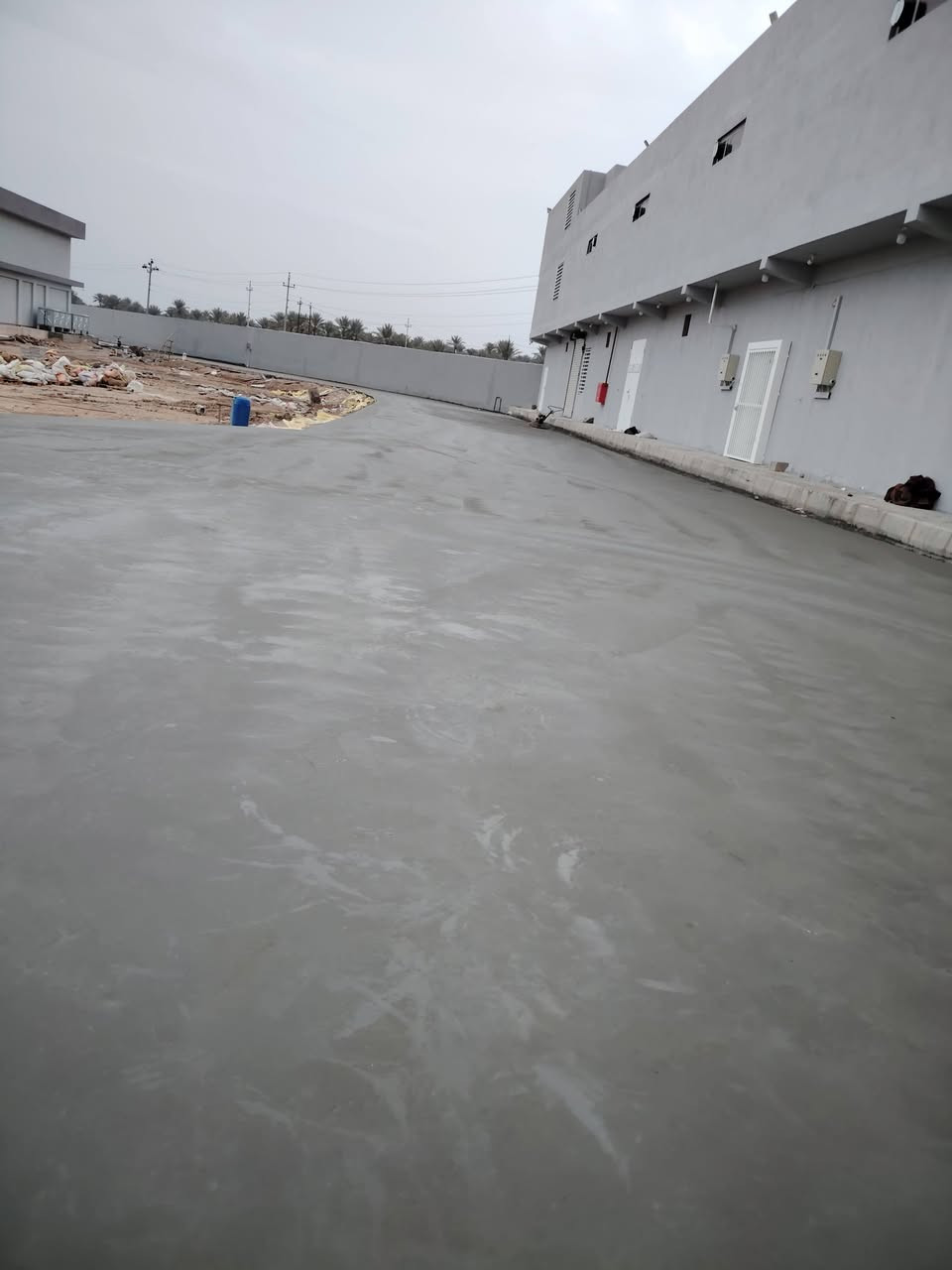 #شركه الضامن ضمان حقيقي
 الدقّة تبدي من الأرض
صقل احترافي بآلات حديثة يخلّي الأرضية مرآة ✨
قوّة بالأداء… نعومة بالنتيجة.دك قالب حديد مضبوط
فرش نايلون + BRC حسب المواصفات
سحب مسطرة بدقّة عالية
تنفيذ هندسي يضمن
قوّة تحمّل • استواء مثالي • عمر أطول للأرضية
العمل تحت إشراف مهندس
*********** 
***********
***********
