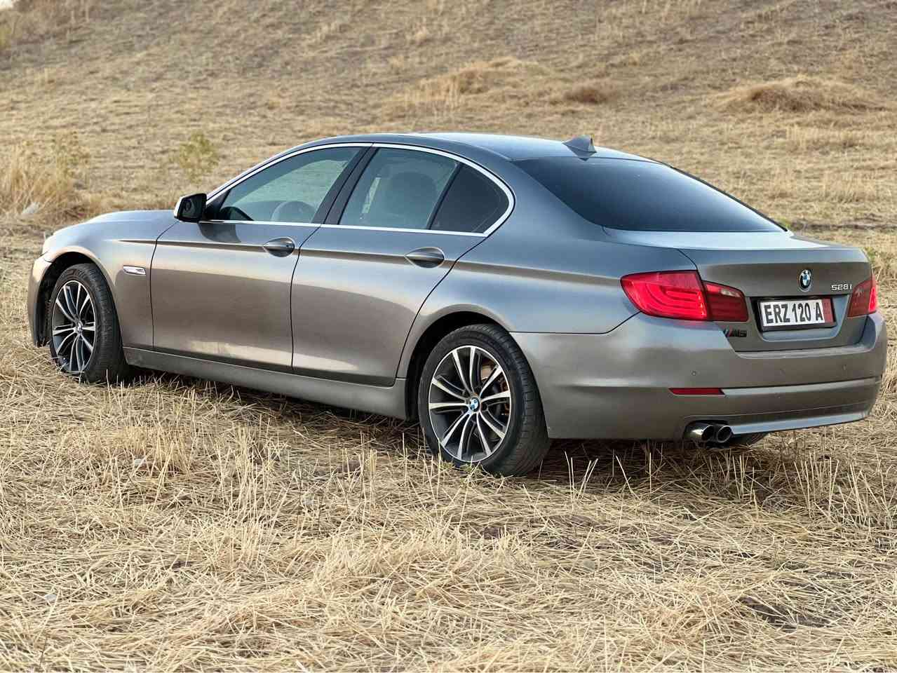 بی ئێم BMW . F10 اورپي فول فوله
مــــــۆدیل /2013، بەنزین 
مەکینە / V4 . توين پاور توربو
گێڕ و مەکینە کارەباییات بەشەرت 
ڕەقەم اورپي منافيس به شرط 
مواسفات / داخل زه رد .سلایت گەورە ، برێک بەسمەو ئۆتۆ ، بیلادی پەردە ئۆتۆ 
115$مجال
 خاواني سياره*********** اكر, نينوى
