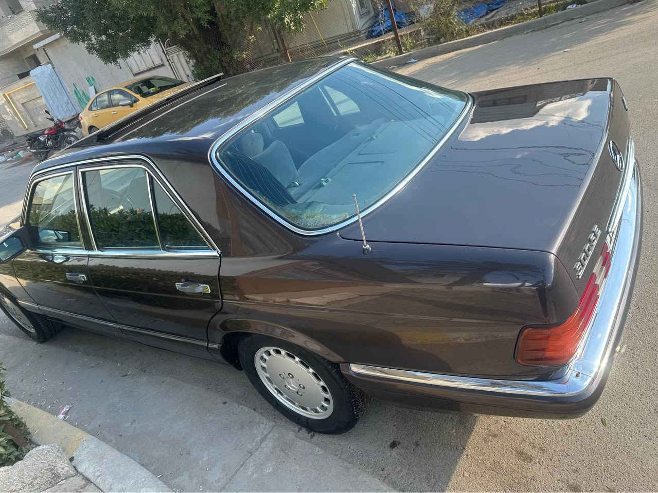 سلام عليكم مارسدس جامبو 300 موديل 1990 بأسمي بدون حادث فقط مصبوغة حزام للجمالية كلشي بلادي بيع او مراوس السعر 90 قابل للتفاوض 
بغداد الدورة شارع الطعمة 
*********** بغداد, العراق
