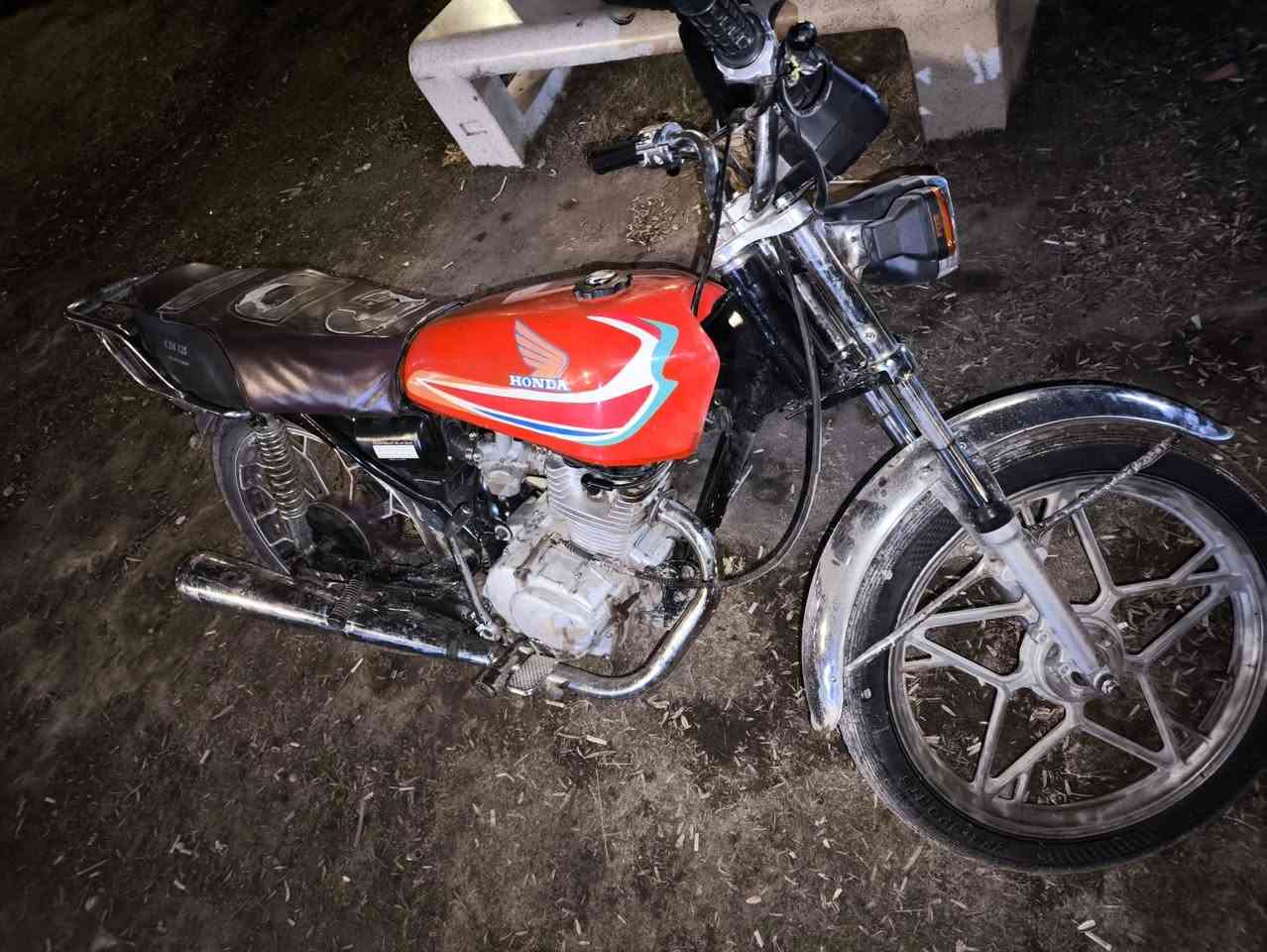 سلام عليكم 
ايراني 4كير دراجه كامله  معدلها شلعتها حلوات نكره هندر واحد باي وقت نقصها باتري وجبنه فقط كهربائيات كامله بس تحط باتري كلهن يتشغلن ضفيره جديده مبدلها بيها منفيس سعرها 350وبيها مجال رقم  

*********** اتصال 

***********واتساب
