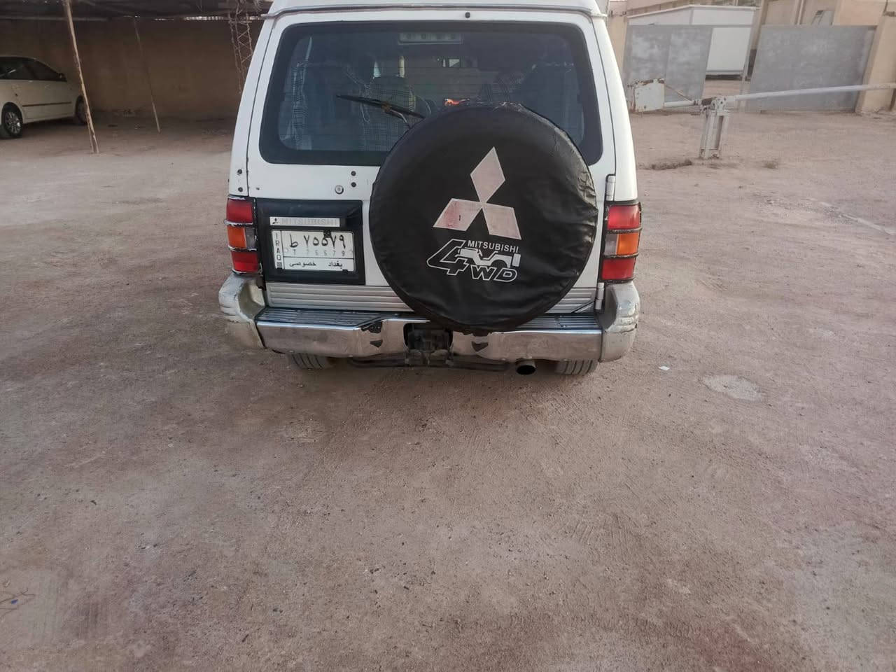 للبيع باجيرو موديل 1997بغداد ايسر بلاد مكينه كير بطه 2500تبريد ثلاث قطع شغال تخم تاير مكان السياره بصره الهارثه مفرق معمل الورق السعر45وبيها مجال تفاصيل اكثر ***********

