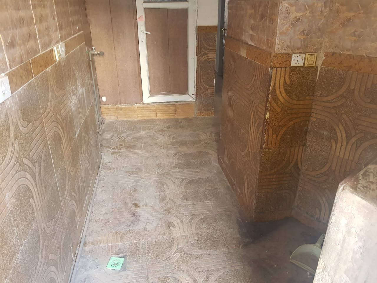 � شقة للإيجار – المنصور / دور السود 🔹
شقة طابق أول مميزة،
#تحتوي على:
 • مدخلين
 • صالة واسعة
 • مطبخ
 • غرفة نوم
 • غرفة لوندري

🔸 تؤجر للعوائل فقط
💰 الإيجار الشهري: 600 ألف دينار
اي استفسار اتصال ع رقم ***********
