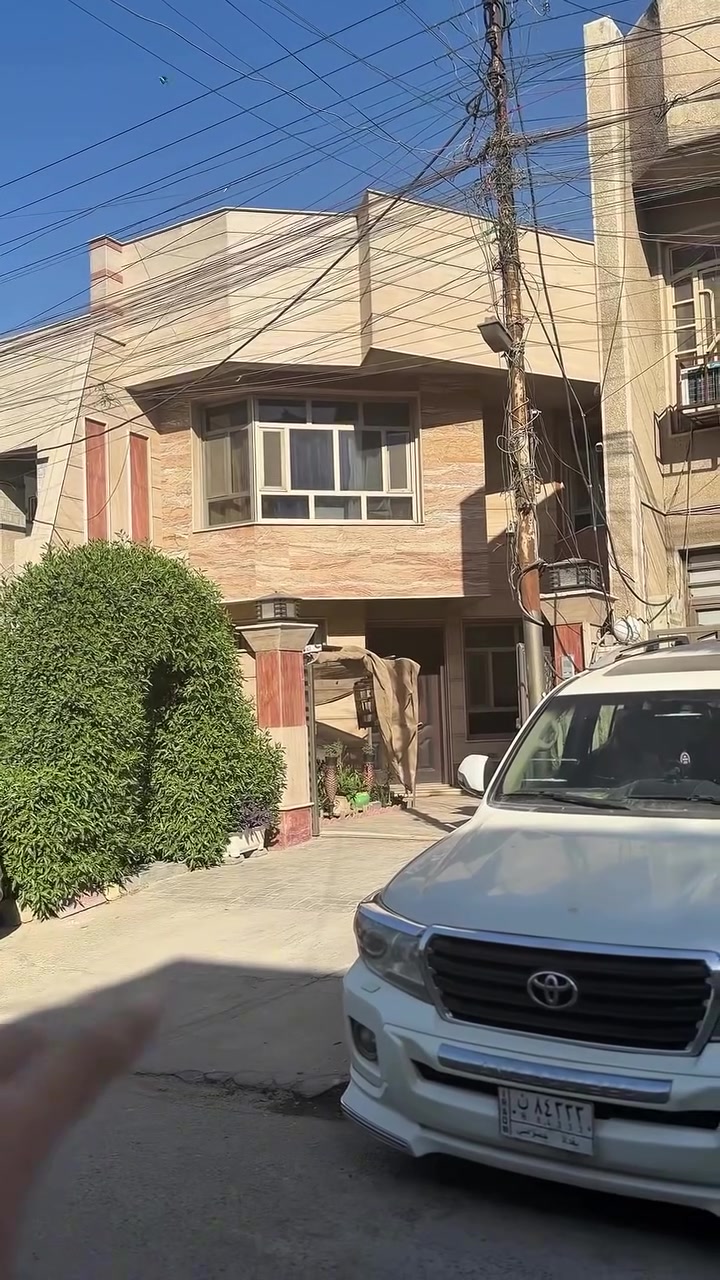 ⁨ � للبيع بيت مميز في البنوك

📍المساحة: 240 متر
📐الواجهة: 8 متر
📏النزال: 30 متر

✨ تفاصيل البيت:
▪️ 5 غرف نوم
▪️ 3 غرف ماستر
▪️ الطابق الأرضي يحتوي على غرفة نوم
▪️ الطابق الثاني يحتوي على 4 غرف نوم
▪️ تصميم عصري وتشطيب مرتب
▪️ موقع هادئ وقريب من جميع الخدمات

💰 السعر: مليار و150 مليون قابل للتفاوض البسيط

مناسب للسكن العائلي الراقي والاستثمار 🔑

للاستفسار والمعاينة مراسلتنا خاص أو الاتصال على:
📞 ***********

#البنوك #عقارات_بغداد #بيت_للبيع #عقار #بيوت_راقية بغداد استثمار دار_للبيع⁩
