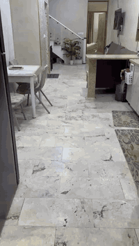 بيت للبيع المساحة ١٦٢ متر جبهه ٥،٤٠ م والنزال ٣٠ متر يحتوي على استقبال سويت ومطبخ وهول وغرفة نوم وحمام . الطابق الارضي مرمر عماني الطابق الثاني ثلاث غرف نوم جميعها سويت بناء عام ٢٠٢٣ للبيع الاتصال على الرقم *********** الاستقبال جبسن بورد والغرفة التي فوق الاستقبال بنفس المساحه ايضا جبسن بورد البيت مدخلين مدخل الى الاستقبال ومدخل الى المطبخ الموقع خلف الملجأ زقاق ٢٣ محلة  ٦٣٦ يعني مجموع غرف البيت ٤ واحدة في الطابق الارضي وثلاثة في الطابق الثاني مع بيتونه جزء منها مخزن مزود ب٢ تانكي ماء و٢ كيزر واحد للطابق الاول والاخر للطابق الثاني
