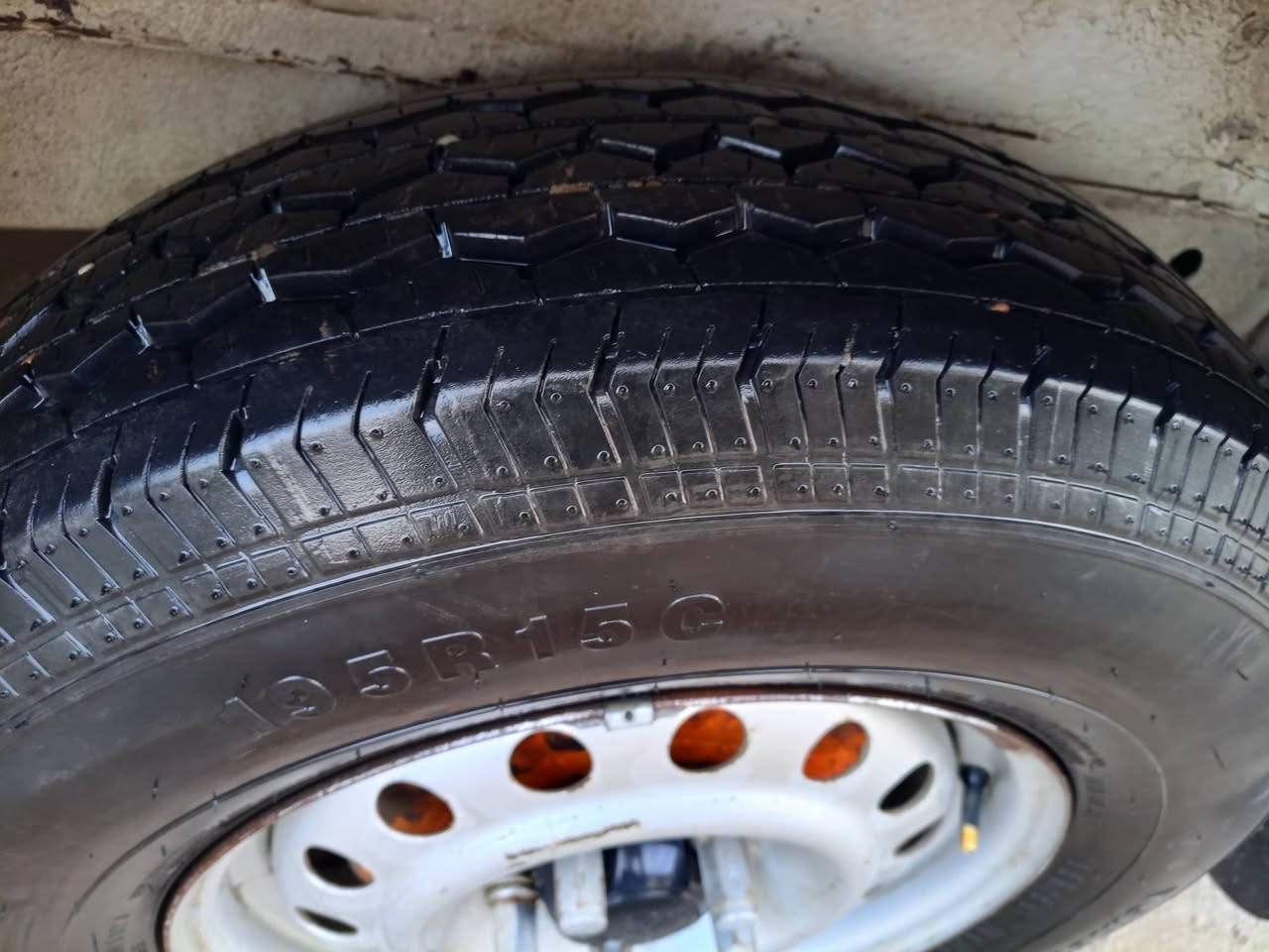 سلام عليكم فتون ٩ سياره جاهزه مكينه كير اكسل جد تخم تاير صدر قبل سبوع شادهن السعر ٢٠ بدون راعي ***********
