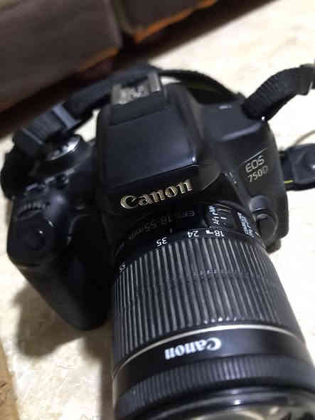 للبيع كامرا كانون 750D مع عدسه 18-55  …. السعر خاص للأستفسار مراسله الحساب او الاتصال ***********

